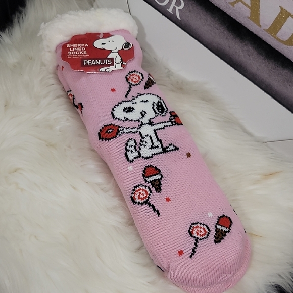 Peanuts Accessories - 💕Peanuts Pink Snoopy Sherpa Women's Socks💕